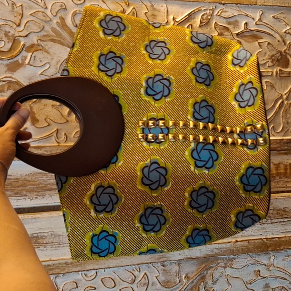 Artisan Ankara African Print Wood Handle Handbag. - Picture 10 of 11